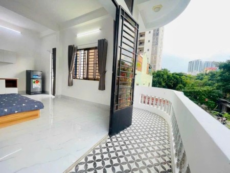 Cho thuê Studio Ban Công 2 Mặt Gần ĐH Kinh Tế