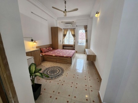 Phòng cho thuê có Ban công, đầy đủ tiện nghi, gần chợ tân định, Quận 1.