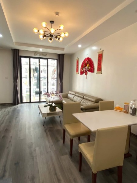 Chính chủ cho thuê 2Pn Times 80m2 tầng trung view thoáng