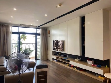 Cho thuê căn hai 3 ngủ sửa đẹp chỉ 22tr Royal City