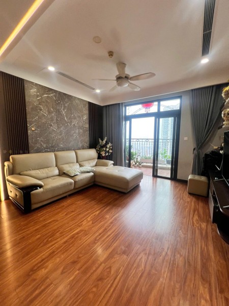 Cho thuê căn 3 ngủ 25tr Royal City, full nội thất như ảnh