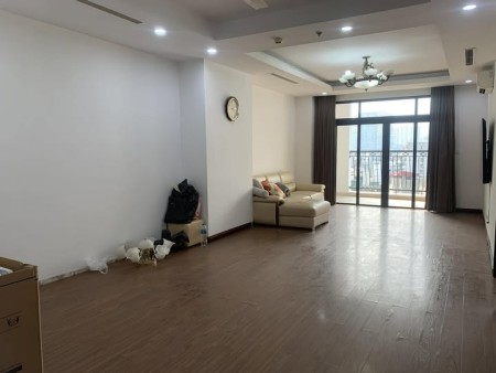Cho thuê căn hộ Royal City 2 ngủ 2vs. Full đồ đã thay 4 điều hòa