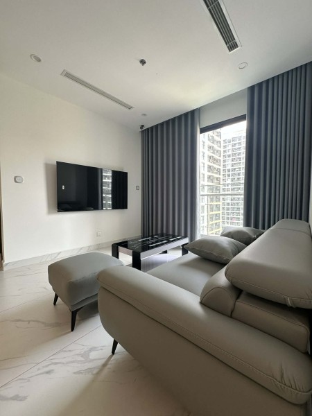Cho thuê 2PN, full nội thất, 12.5 triệu tòa The Beverly