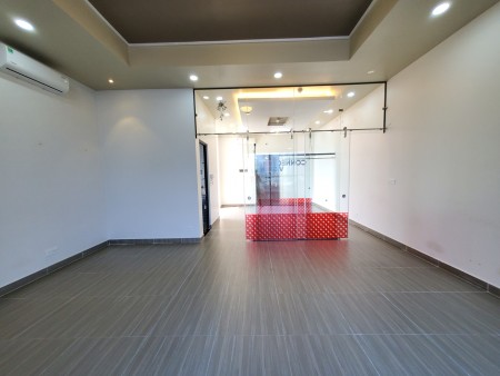 Cho thuê văn phòng căn góc 56m2 - trống sẵn vào ngay