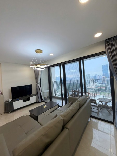 Cần cho thuê 3 ngủ, 95m2, NT đầy đủ, 1.300 USD, tòa C3, vào ở ngay được