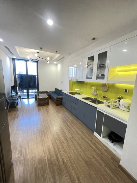 Cho thuê căn 2ngủ 1wc full đồ nội thất đầy đủ, ban công hướng mát, vào được luôn, Vinhomes Greenbay