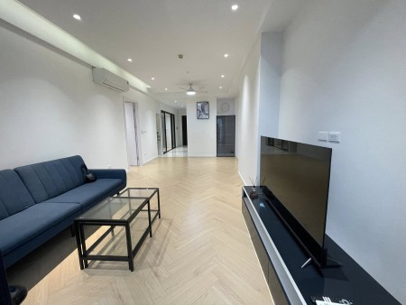 Cho thuê Royal City Căn 2PN sửa đẹp - 105m2 - 2x TR nhỏ