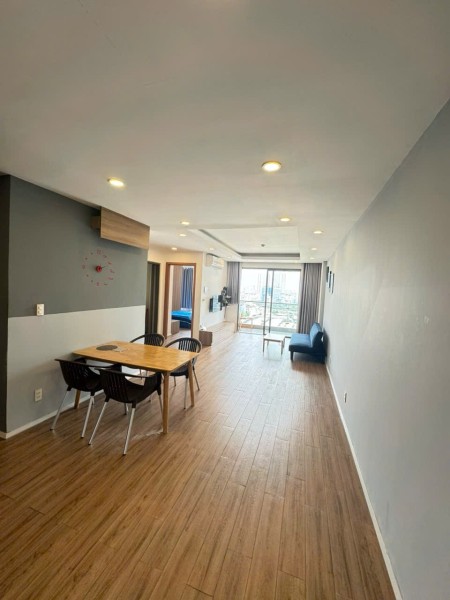 Cho thuê căn hộ 80m2, 2PN, tầng 11 view nội khu mát mẻ tại The Gold View Q4