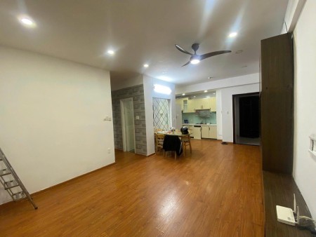 Cho thuê căn 81m2, có 3p ngủ,2wc, nội thất - C/c Miếu Nổi giá 14tr/th