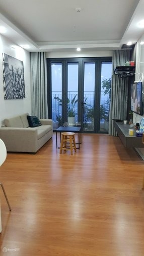 Cho thuê căn hộ 2 ngủ, 2 WC, view đại sứ quán Hàn Quốc
