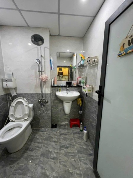 77m2, Căn góc, 2PN, 2WC, C/c Hoa Sen, Lạc Long Quân giá 10tr5/th.