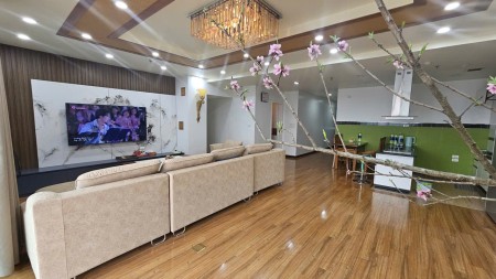 Cho thuê chung cư diện tích lớn 175m2