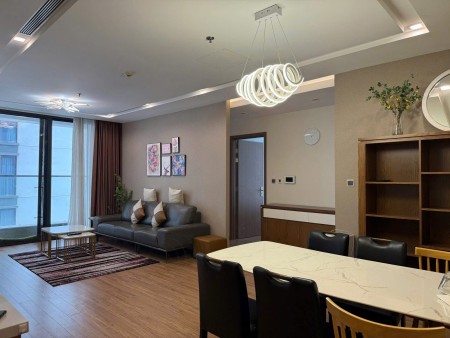 Cho thuê căn hộ cc tại Vinhomes Metroplis Liễu Giai, 130m2 3PN full đồ, căn góc 50tr