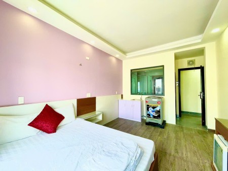 Cho thuê căn hộ studio ngay trung tâm Nha Trang, gần biển, nhiều tiện ích xung quanh.