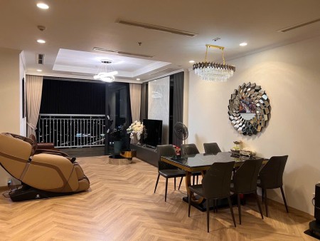 CẦN CHO THUÊ 3PN 126m2 view sông trực diện không chắn cả 3 phòng đều to giá :45 triệu LH:0917911948