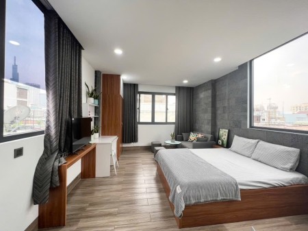 Cho thuê căn hộ cửa sổ lớn hiện đại gần Hàng Xanh, đường Điện Biên Phủ, quận Bình Thạnh
