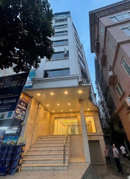 VIEW TRỰC DIỆN HỒ TÂY TỪ PHÒNG NGỦ – CHO THUÊ CĂN HỘ 2PN RỘNG 110m²