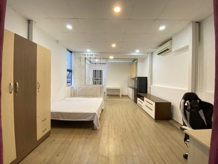 Căn Hộ Cửa Sổ Lớn Gần ĐH Kinh Tế TP.HCM & ĐH Khoa Học Xã Hội Nhân Văn Full Nội Thất Trung Tâm Quận 1