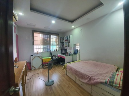 Chung cư Screc - Nhiêu Lộc căn 2p ngủ, rộng 73m2 giá 12,5tr/tháng.