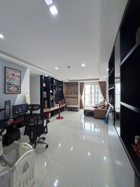 C/c Ruby Garden 2PN, full nội thất, 93m2, có ban công, giá 9.5tr/th