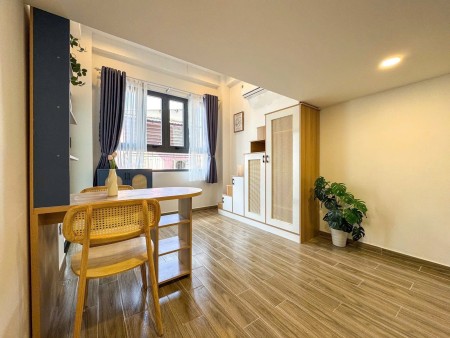 Cho thuê căn hộ gác cao full nội thất cửa sổ thoáng đường Hồ Văn Huê gần ufm, huflit, uef, hutech