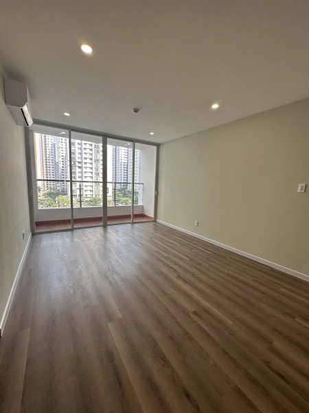 Cho thuê CH Petroland Q.2( 2pn, 105m² , giá tốt 15 tr/th)Phí quản lý thấp, ban công lớn siêu thoáng