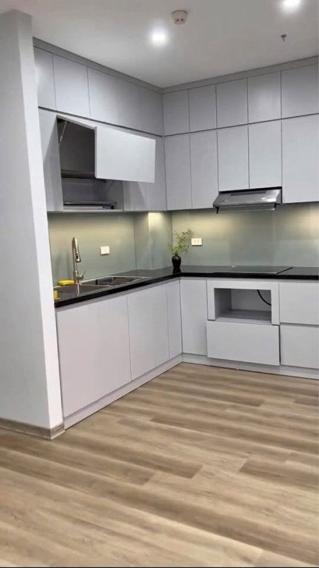 Cho thuê C/c Sky Center, căn 2PN giá 13tr5/th. Đ/c: 16 Phổ Quang, ph.Tân Sơn Hoà