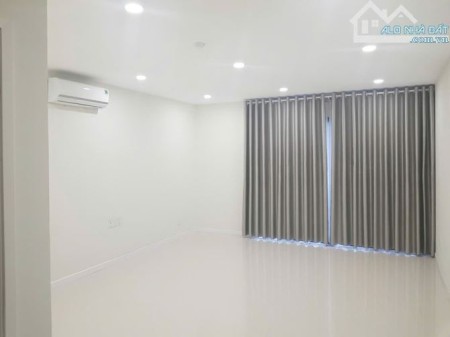 Cho thuê văn phòng Lavida Plus , Q 7 , dt: 38m2 , giá : 9 triệu (có rèm + máy lạnh ).LH:0906611859