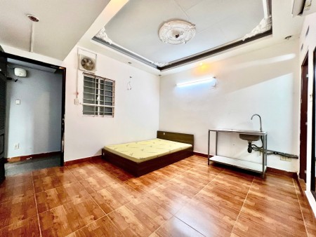 Cho Thuê Căn Hộ Studio Cửa Sổ Trời Ngay Dương Quảng Hàm