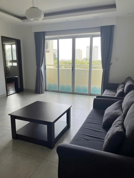 Cần cho thuê căn hộ 2PN 130m2 tại Hùng Vương Plaza - 126 Hồng Bàng giá 22 triệu/tháng