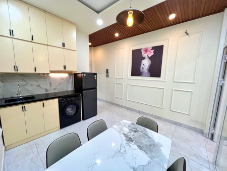 Căn hộ 1pn cửa sổ lớn máy giặt riêng, phòng thoáng mát bùi đình tuý gần q1, q2, q3 10p đi xe