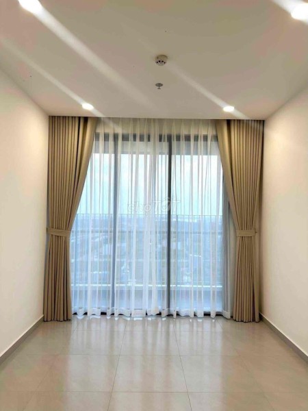 Cho thuê căn hộ Sky Center - Phổ Quang , 36m2, oficel , giá 10tr ( có rèm , máy máy )Lh 0933481089