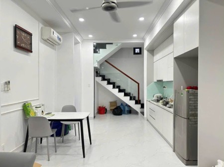 1/Phan Đình Phùng, Phú Nhuận 94m2, 2PN, Sẵn Nội Thất giá 14,5 tr/th