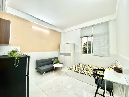 Cho thuê căn hộ - Chợ Bà Chiểu full nội thất cửa sổ lớn - Giáp Q1 Q2 Q3 GV