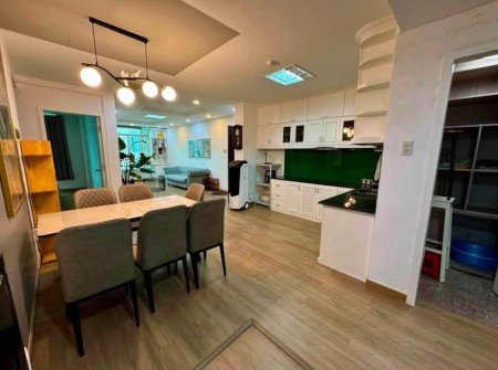 Cho thuê C/c Cộng Hoà Plaza căn 3PN giá thuê 15tr/th. Nội thất tốt.