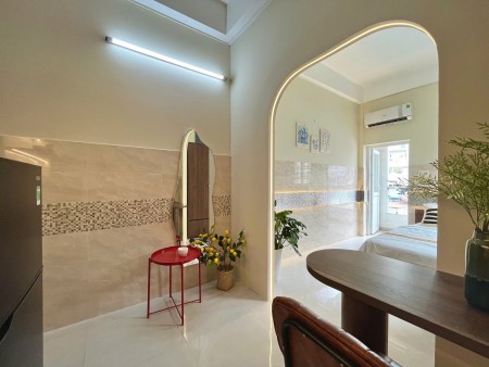 Cho thuê căn hộ tách bếp, ban công thoáng, full nội thất. Bình Thạnh gần Hàng Xanh, UTH, FTU2, Metro