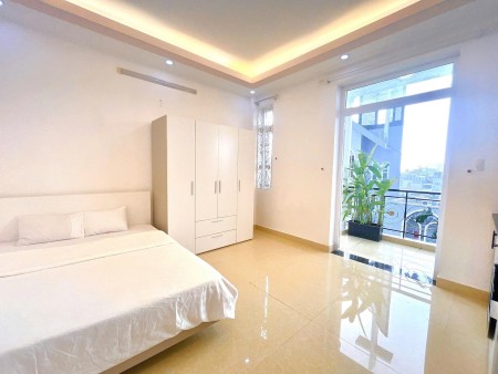 Cho thuê căn hộ có ban công máy giặt riêng toà thang máy Nguyễn Văn Đậu gần khu Phan Xích Long ,Q1