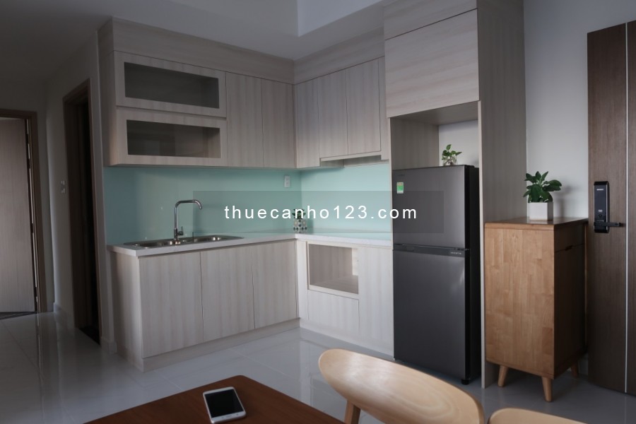 Chủ nhà cần cho thuê căn 2PN/2WC full nội thất 8tr/tháng bao phí 1 năm - view hồ bơi tháp C LH 0902808669