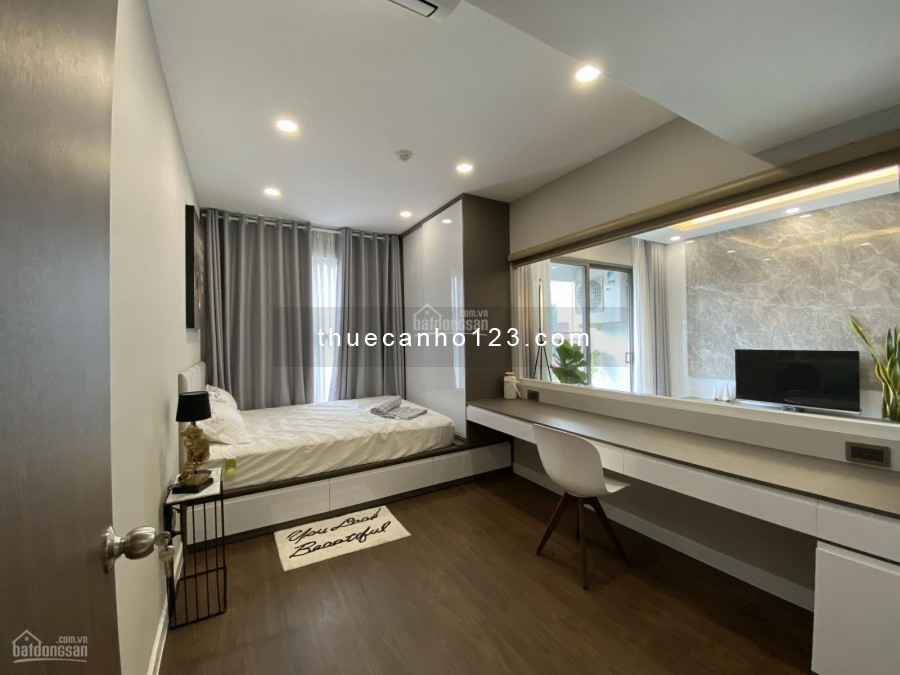 Cho thuê căn hộ nội thất xịn, rộng 88m2, 2 PN, cc Saigon Royal, giá 35 triệu/tháng