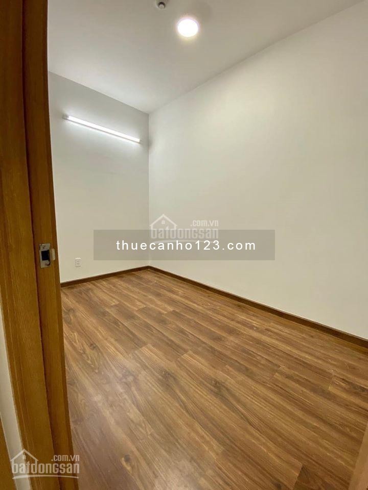 Cần cho thuê căn hộ rộng 50m2, sàn gỗ phòng ngủ, có sẵn đồ, cc Avenue Thủ Đức, giá 5 triệu/tháng