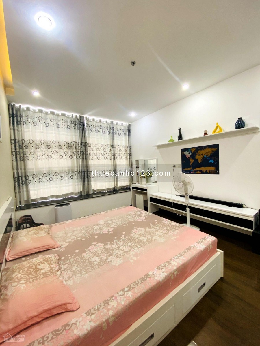 Cho thuê căn hộ 3 phòng ngủ, 128m2 tại chung cư La Casa P. Phú Thuận, Quận 7. Giá 17 triệu/tháng