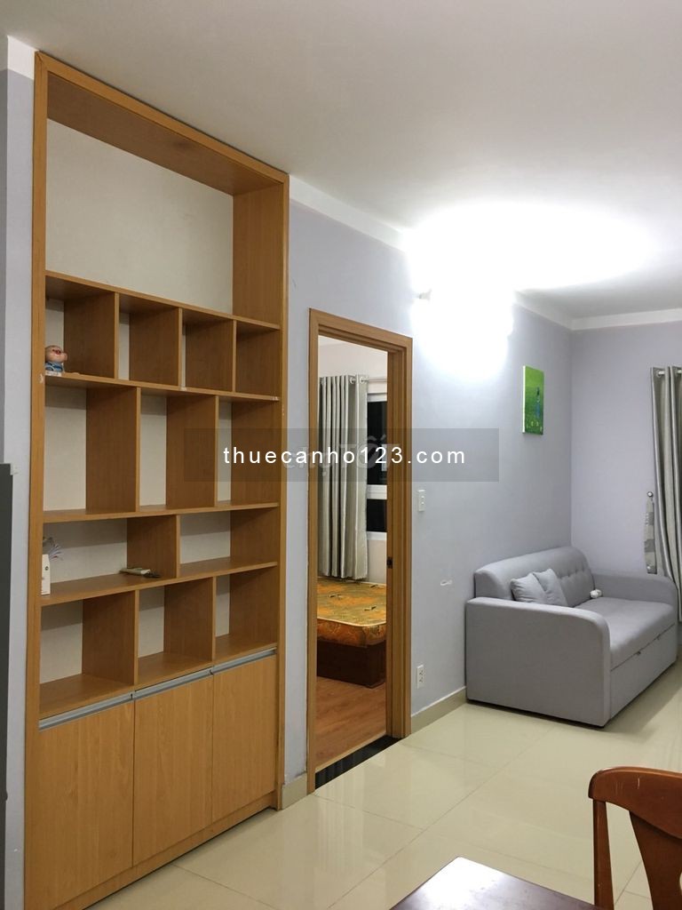Cho thuê căn hộ chung cư cao cấp ngay mặt tiền đường Nguyễn Xí Bình Thạnh. 73m2, 2PN, 2WC