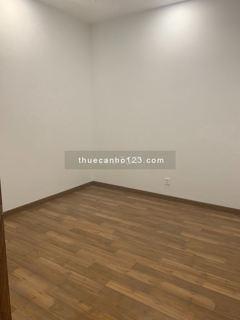 Cho thuê căn hộ 92m2, 3PN, 2WC, sàn gỗ cao cấp, có máy lạnh tại Diamond Lotus Phúc Khang Quận 8