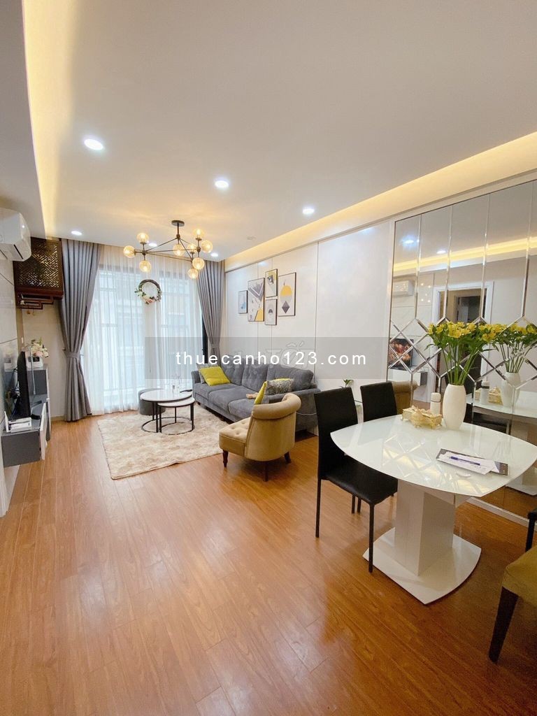 Cho thuê căn hộ 2 phòng ngủ, 2wc, 63m2, full cực sang chảnh tại Mon City