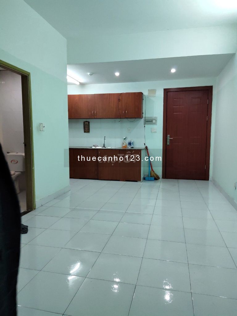 Cần cho thuê gắp căn hộ chung cư Sài Gòn Apartment 2PN nhà mới, sạch sẽ, nội thất cơ bản