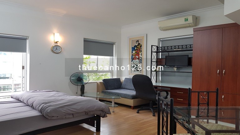 Cho thuê căn hộ giá rẻ tại Trần Hưng Đạo, Hoàn Kiếm, 30m2, 1PN, ban công thoáng