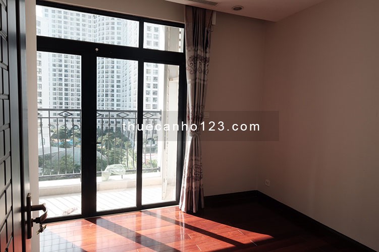 Cho thuê CC Cao cấp Royal City 69m 2PN cơ bản 13tr