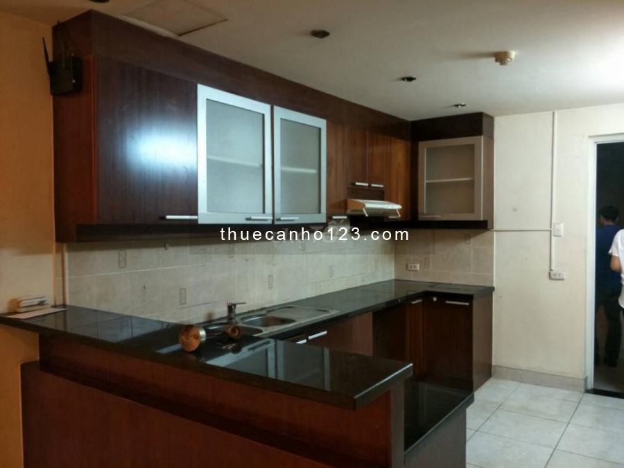 Cho thuê nhanh căn hộ chung cư Hùng Vương Plaza, 132m2, 3PN, 3WC