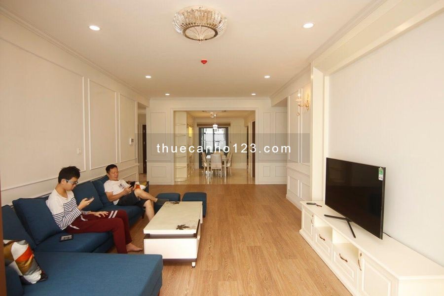Cần cho thuê gấp căn hộ tại Discovery Complex 148m2, 3 phòng ngủ, 2wc, full nội thất.