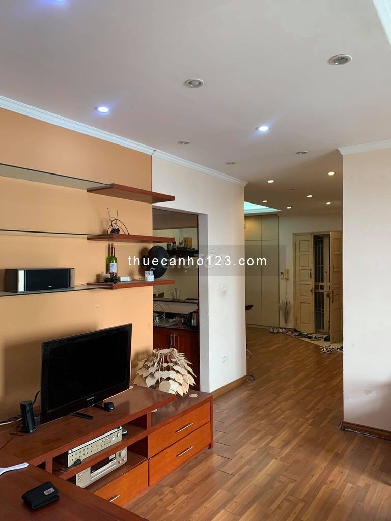 Cho thuê gấp căn hộ tại địa chỉ 96 Định Công, 130m2, 3 phòng ngủ, 2wc, nội thất đầy đủ